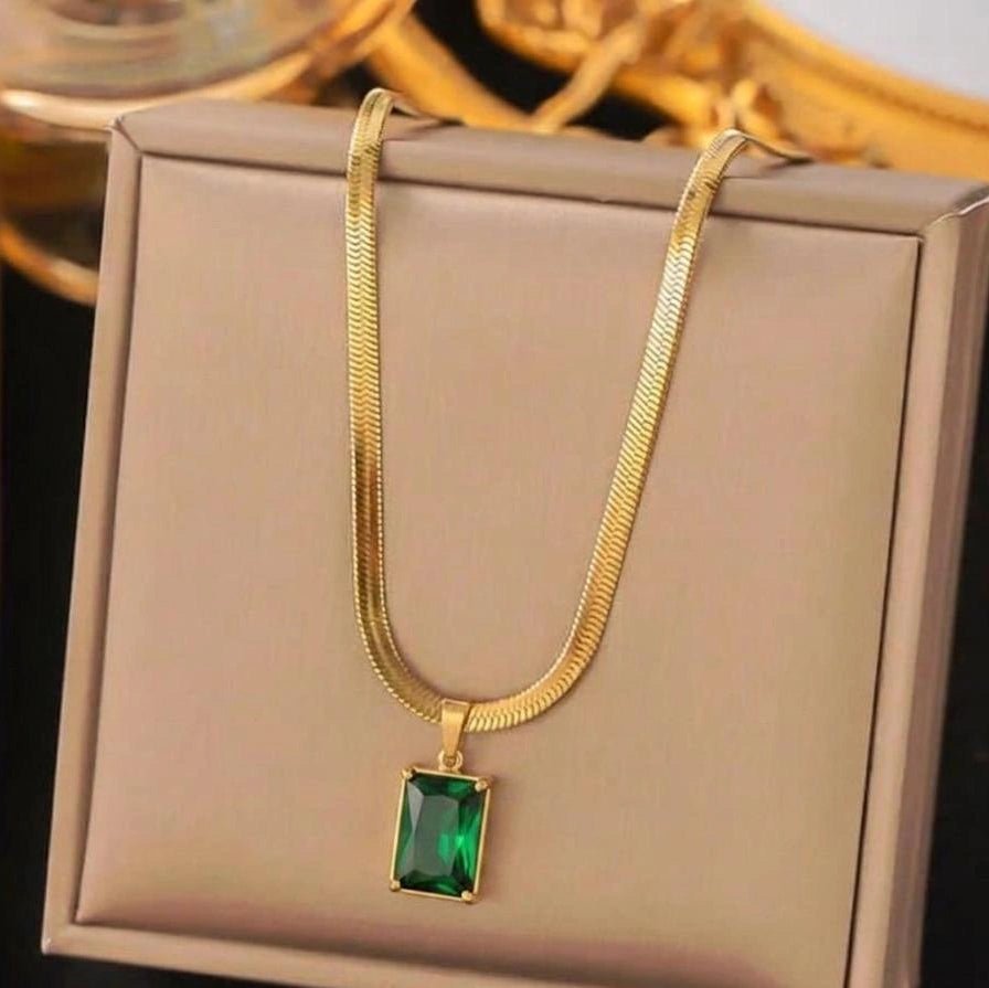 Emerald Glow Pendant Necklace