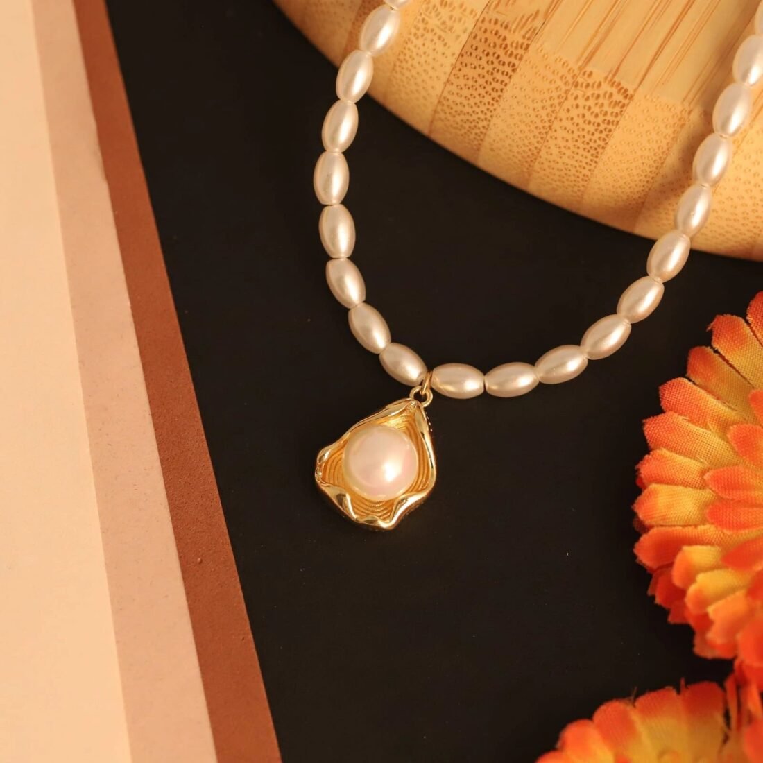LunaShell Pearl Necklace