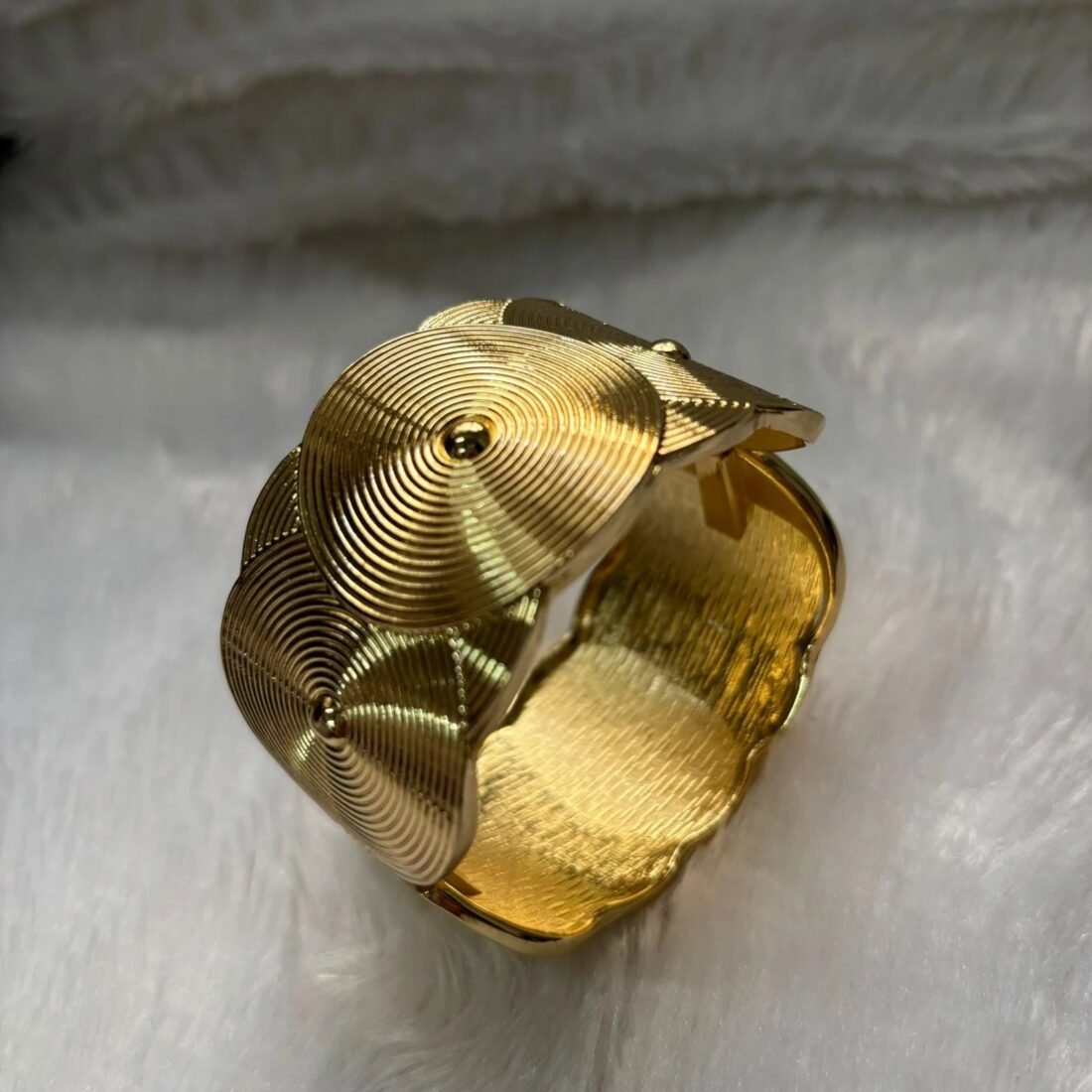 Spiral Aura Luxe Gold Kada
