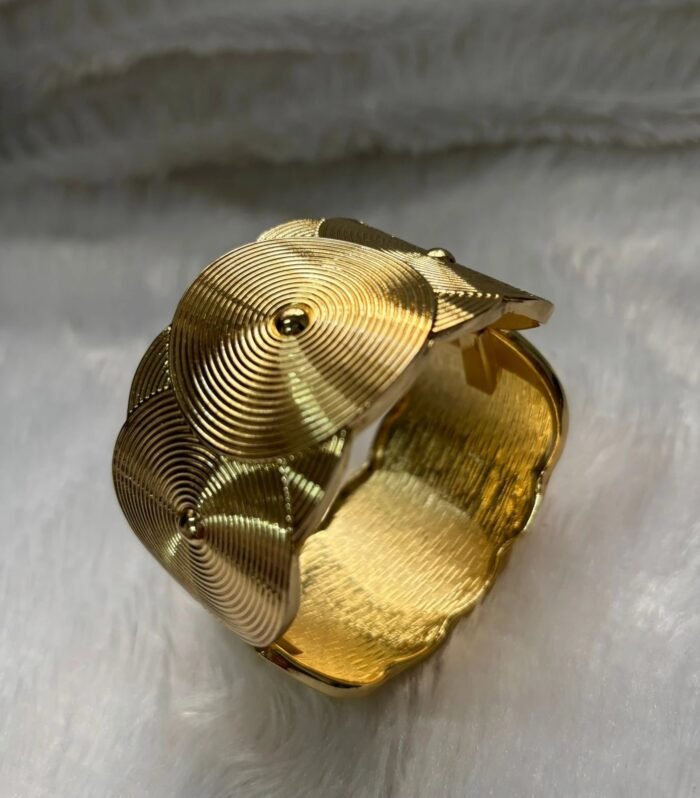 Spiral Aura Luxe Gold Kada