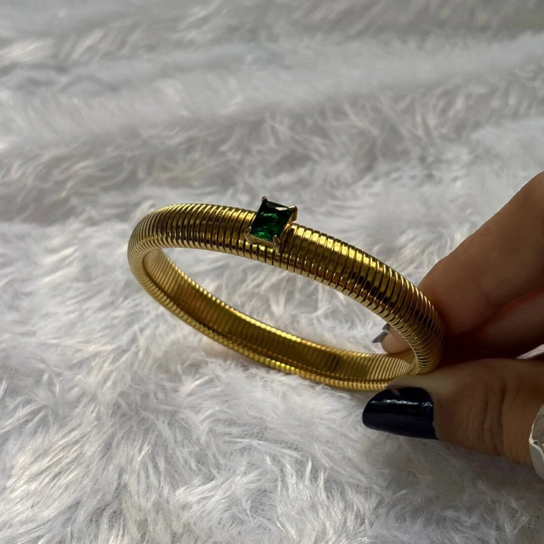 Emerald Crest Ribbed Gold Kada