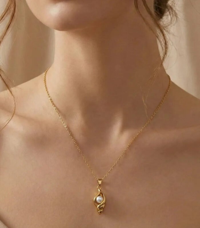 Pearl Gold Pendant Necklace