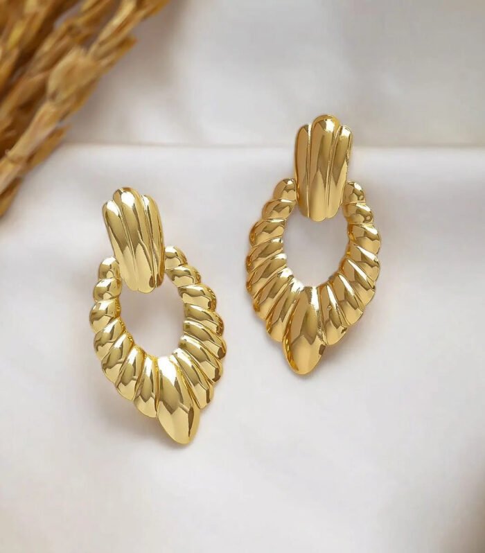 Vintage-Inspired Gold-Plated Ribbed Drop Earrings