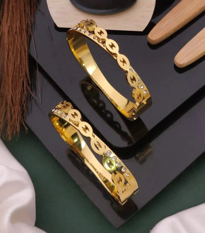Circular Motif Crystal Gold Kada