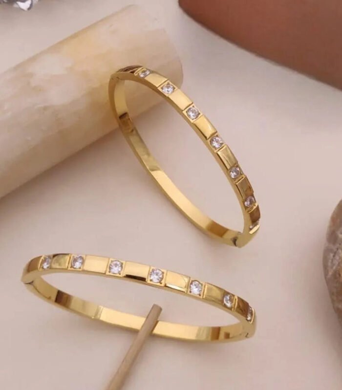 Diamond-Embedded Design Classy kada