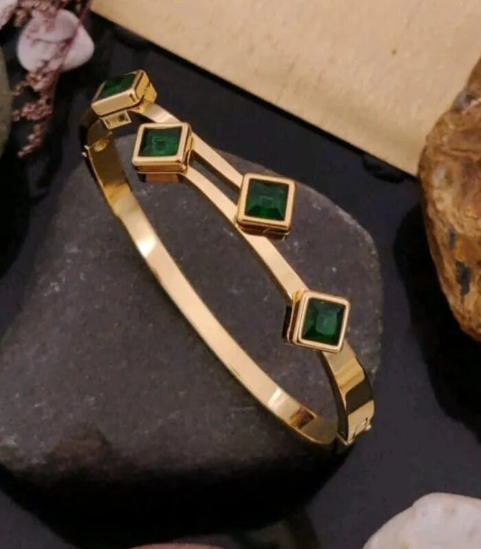 Green Square Stone Accents kada