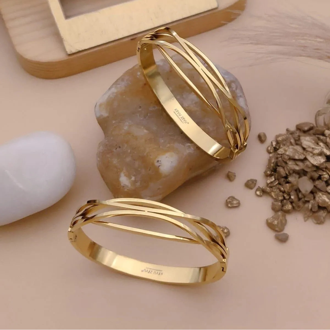 Crisscross Elegance Gold Kada
