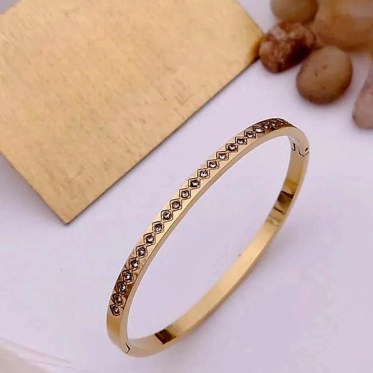 Diamond Line Gold Kada
