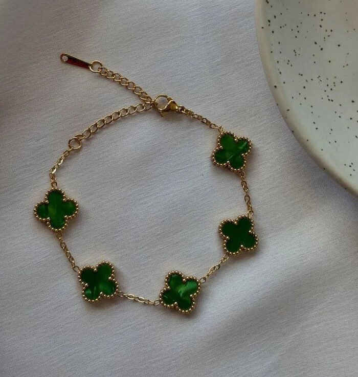 Emerald Clover Chic Bracelet