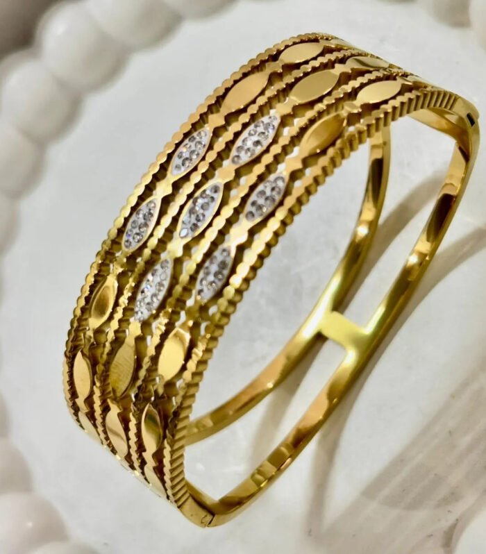 Luxurious Engraved Gold Kada