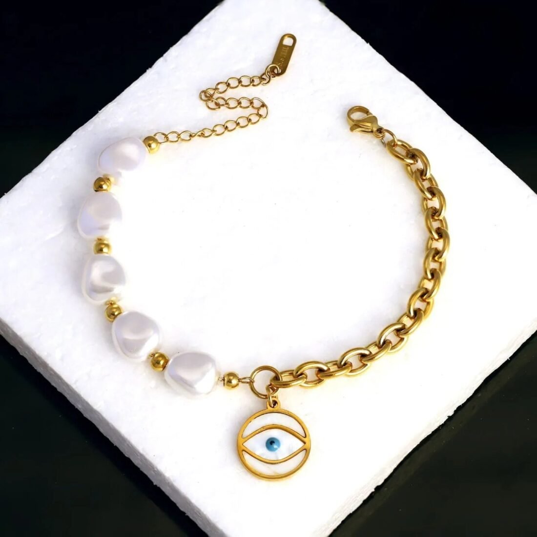 Nazelle Pearl Eye Bracelet