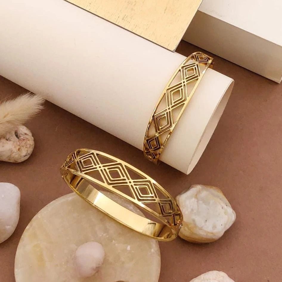 Geometric Golden Elegance Kada
