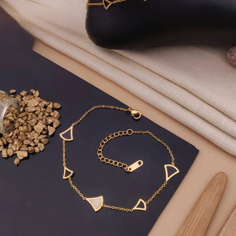 Geometric Triangle Charm Gold Anklet