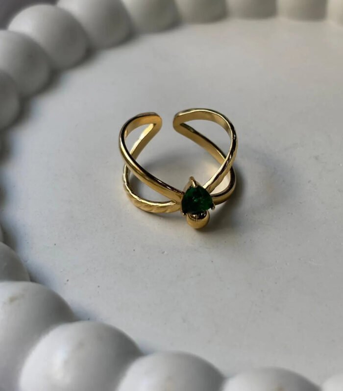 Green Heart Twist Ring