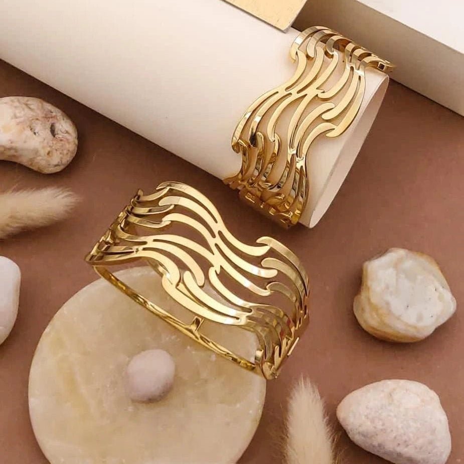 Golden Wave Elegance Kada