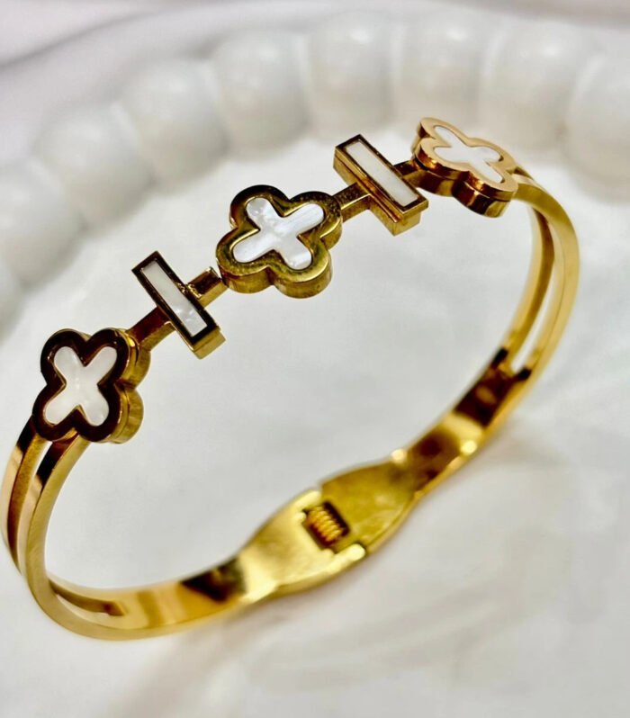 Ivory Clover Elegance Kada