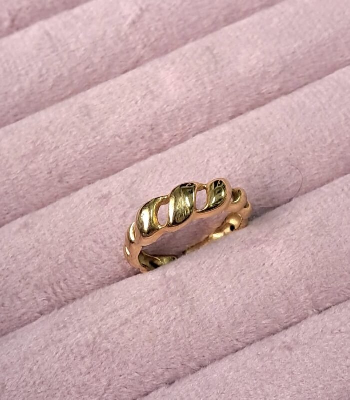 Minimal Chain Link Ring