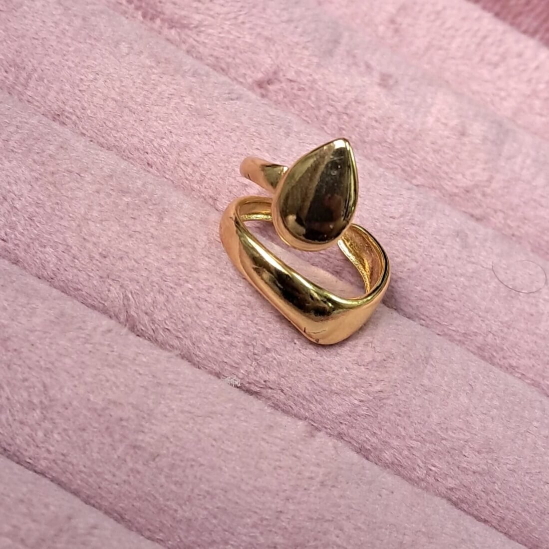 Minimal Teardrop Statement Ring