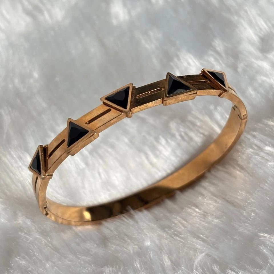 Onyx Triangle Rose Gold Kada