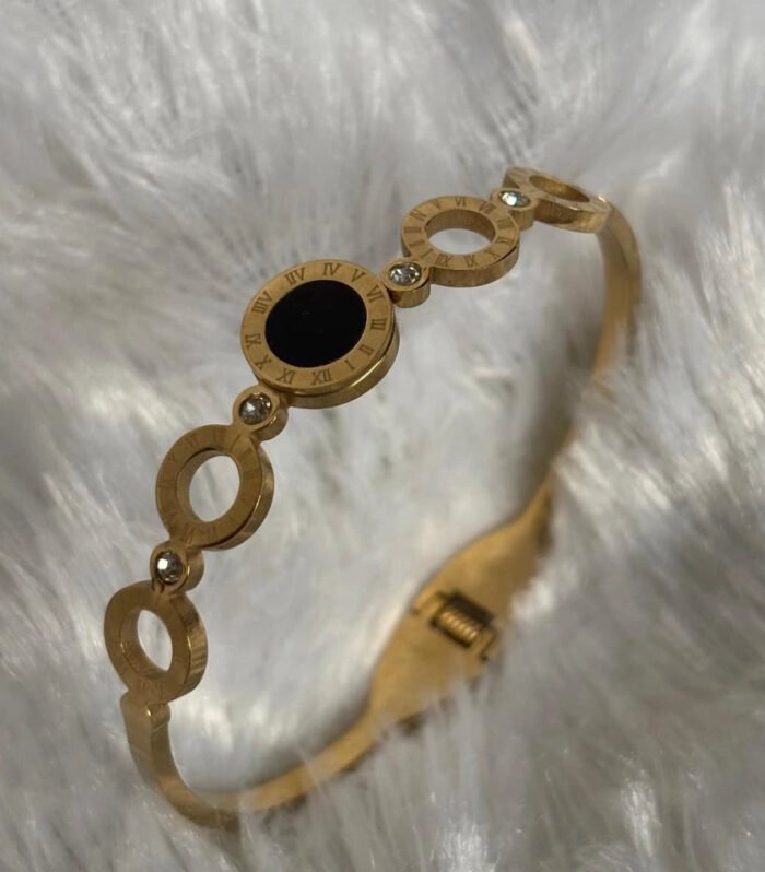 Roman Noir Elegance Kada