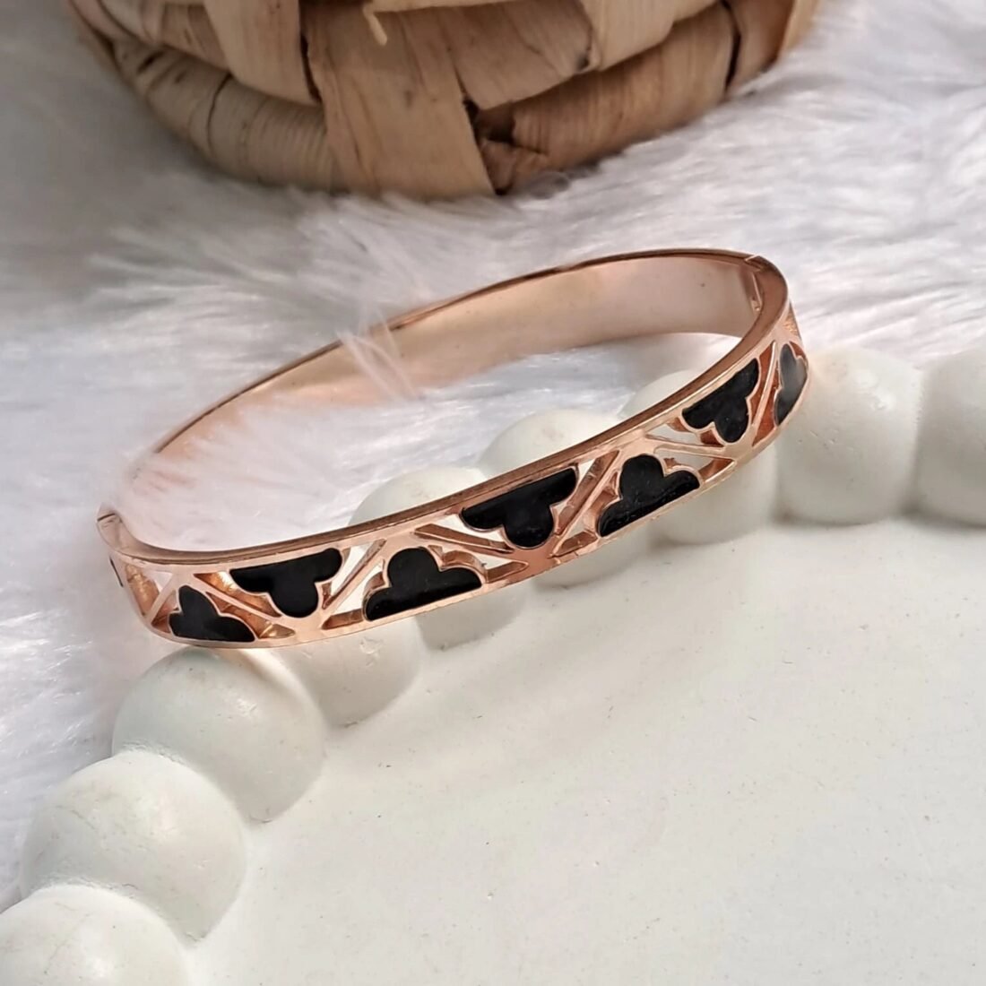 Rose Noir Heart Charm Kada