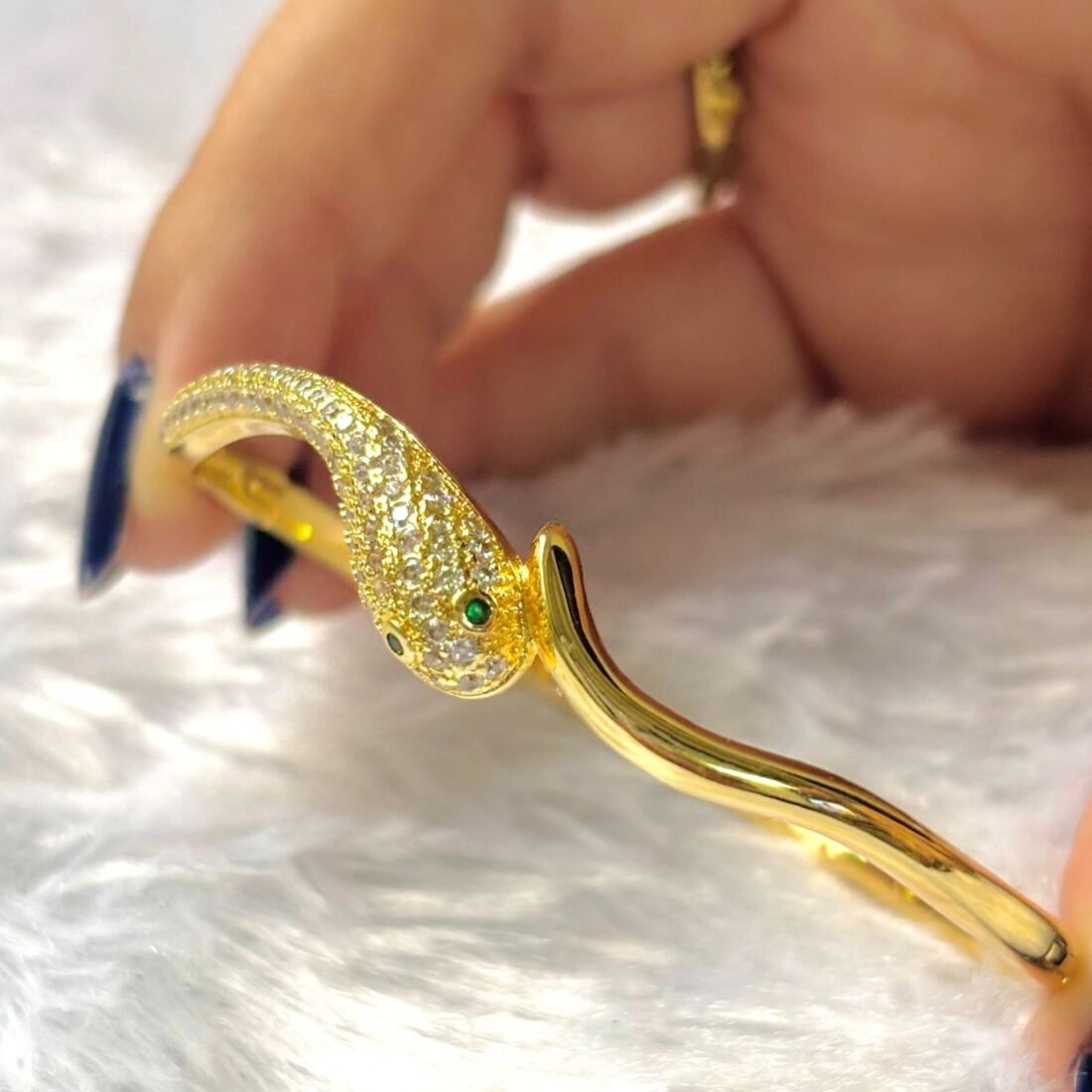 Serpent Curve Radiance Kada