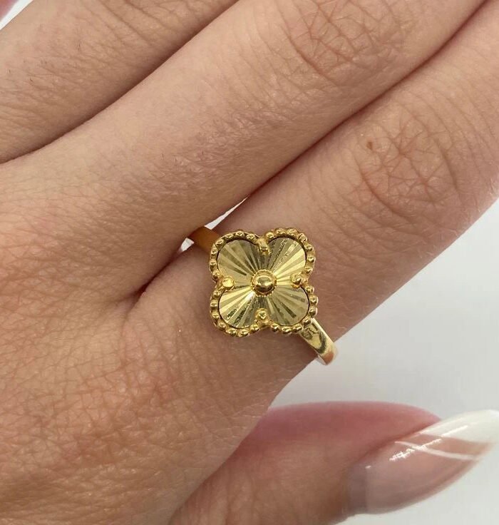 Solis Gold Clover Ring