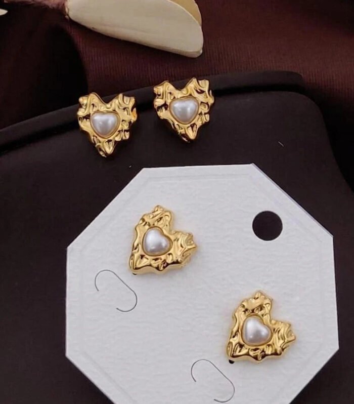 Vintage Pearl Heart Stud Earring